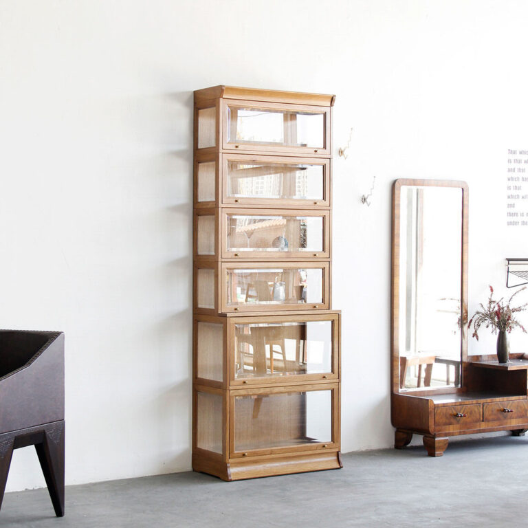 coznap ใหม่เอี่ยม ตู้โชว์ทนายความเช็กคิวบิสต์ ตู้กระจกไม้โอ๊คแบบพลิกได้