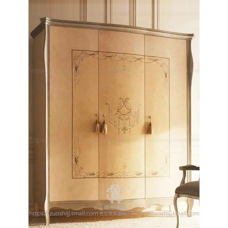 ตู้เสื้อผ้าสไตล์ฝรั่งเศส หัวเสาโรมัน ตกแต่งตู้เสื้อผ้าสามประตู สีครีมทาสีมือ ตู้เสื้อผ้าแยกอิสระที่ถอดออกได้