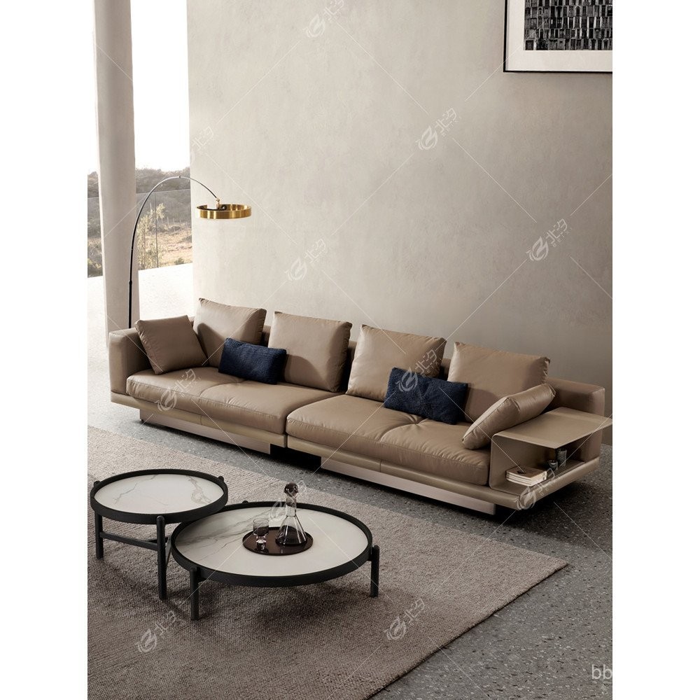 โซฟาหนังแท้สไตล์อิตาลีหรูหราเบา หนังวัวชั้นบน สำหรับห้องนั่งเล่น แถวตรง ดีไซน์เนอร์อิตาลี โซฟาหนังวิลล่าระดับสูง