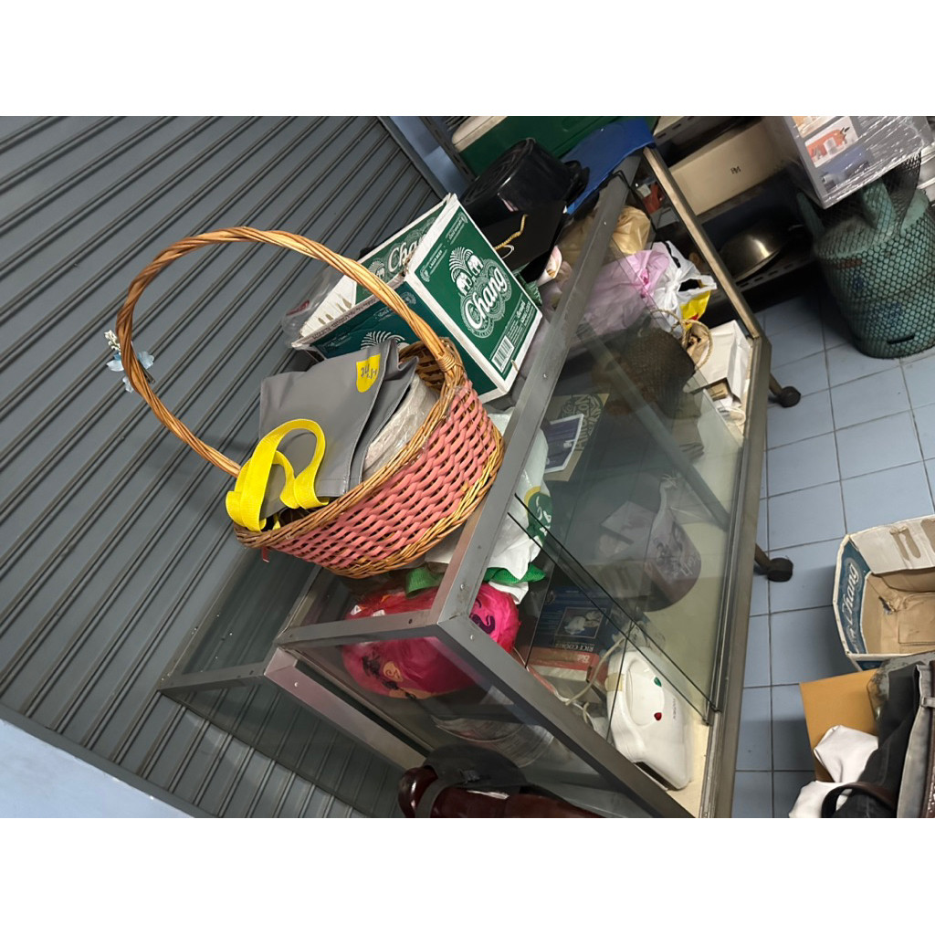 ตู้กระจกโชว์ของขายตามสภาพ