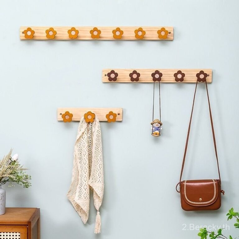 ขายร้อนดอกไม้ไม้เนื้อแข็งไม้แขวนเสื้อเจาะฟรีตู้เสื้อผ้าไม้แขวนเสื้อเข้าประตูยาวชั้นวางเสื้อแขวนผนังชั้นเก็บ