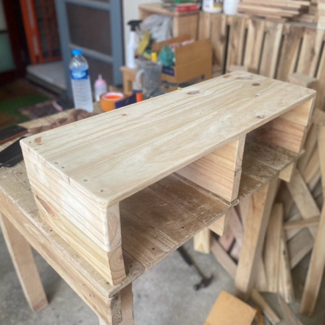 ม้านั่งยาวไม้สนนอก ไว้เหยียบ ยืน หยิบของขนาด 28x76x20 cm