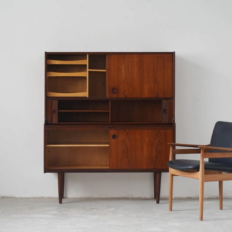 Coznap Medieval เดนมาร์ก Production Johannes Andersen Design 1960s ตู้ข้างไม้สัก