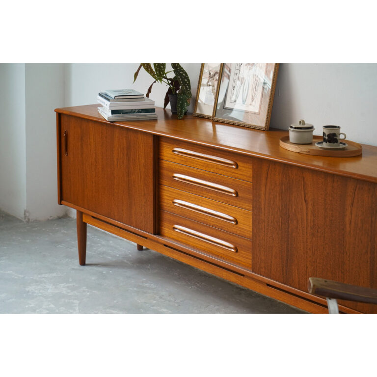 Coznap Medieval การผลิตสวีเดน Nils Jonsson Design ตู้ข้างไม้สัก ตู้ข้างยาว