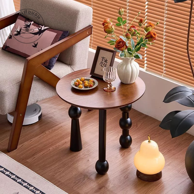 โต๊ะกาแฟทรงกลมสไตล์อเมริกันสำหรับห้องนั่งเล่นในอพาร์ตเมนต์เล็ก ๆ โต๊ะกลมเล็ก ๆ ที่ทำจากไม้เนื้อแข็ง