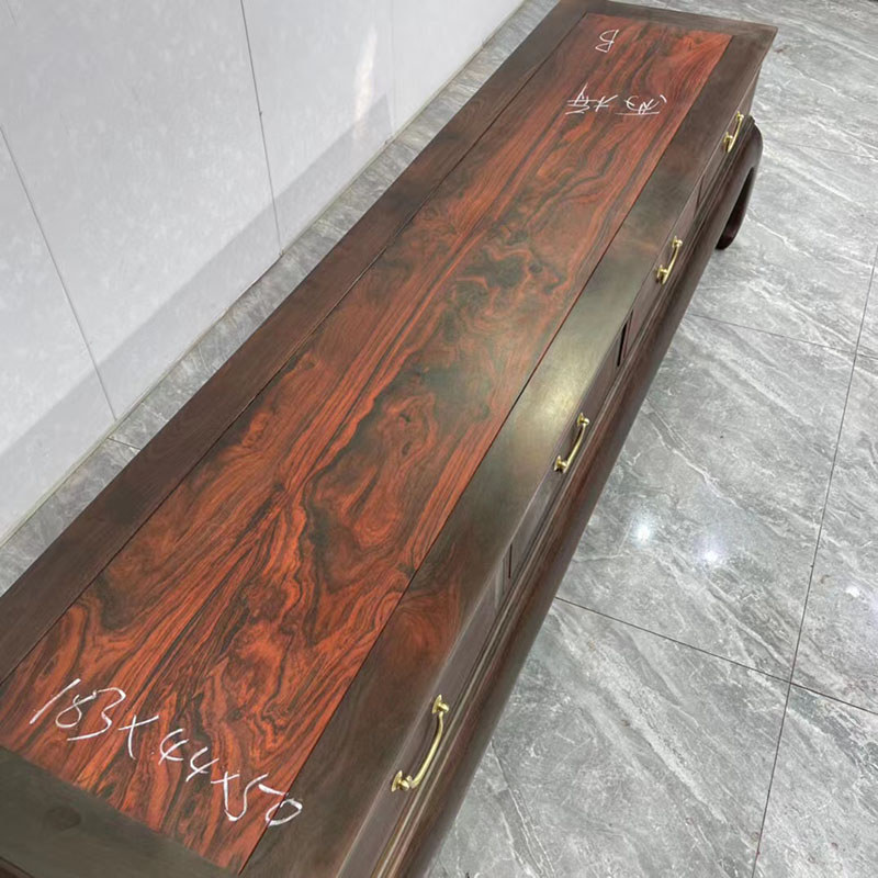 มะฮอกกานีสีแดงขนาดใหญ่ชิงชันขาโค้งตู้ทีวีไม้เนื้อแข็งออดี้ตู้ข้ามนิ้วเท้าดาลเบอร์เจียห้องนั่งเล่นสไตล์จีนที่ทันสมัย ฉ