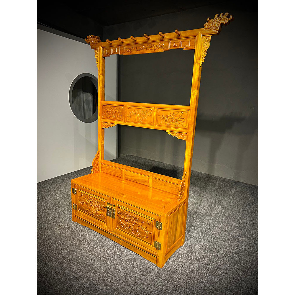 ผ้าไหมสีทอง Nanmu Coat Rack เฟอร์นิเจอร์ Xiaoye Zhennan เสื้อผ้าไม้เนื้อแข็งมัลติฟังก์ชั่นหมวก Cabine สูงจากพื้นจรดเพดาน