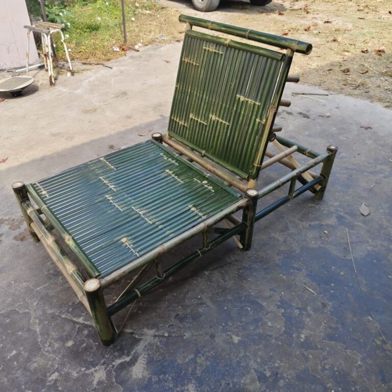 เตียงไม้ไผ่ปรับเอนได้ ขนาด ยาว 150 กว้าง 90 สูง 45 เซนติเมตร งานเคลือบเงา แข็งแรง