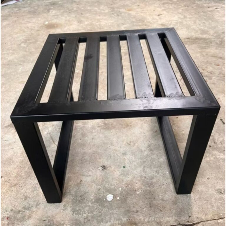 เก้าอี้ โต๊ะวางของ เครื่องใช้ อุปกรณ์ต่างๆ