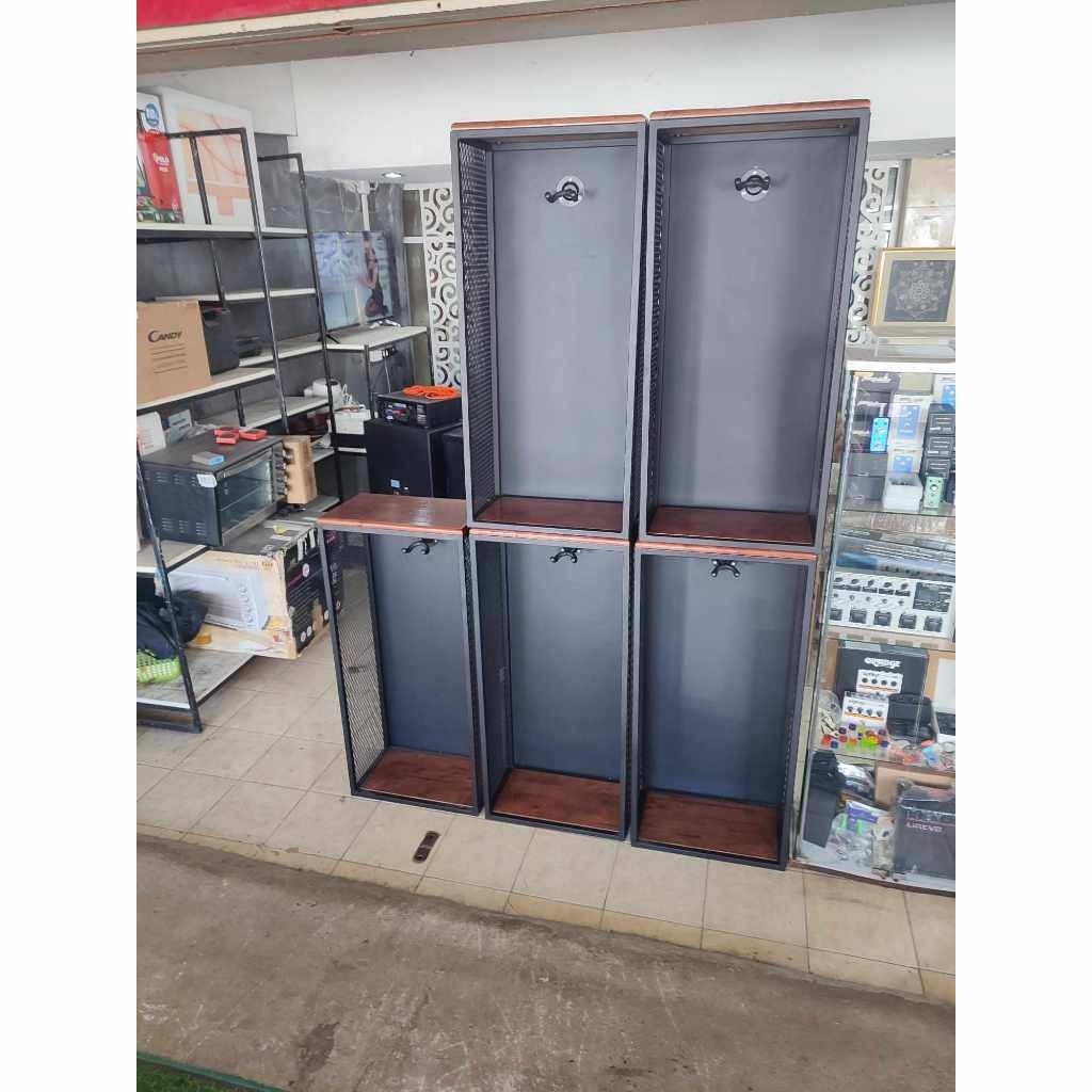 ตู้โชว์ โครงเหล็กใช้เป็นเหล็กกันสนิม ไม้แท้ เคลือบเงาใส แข็งแรง จัดส่งรวดเร็ว