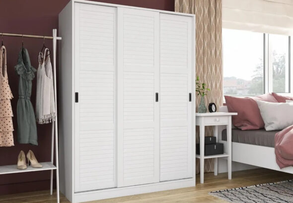 ตู้เสื้อผ้าไม้เนื้อแข็ง 100 พร้อมประตูบานเลื่อนบานเกล็ด 3 บาน สีขาว รวม 5 ชั้น 52 ก x 72 ชม x 225 ง ต่ออายุได้ อีซ