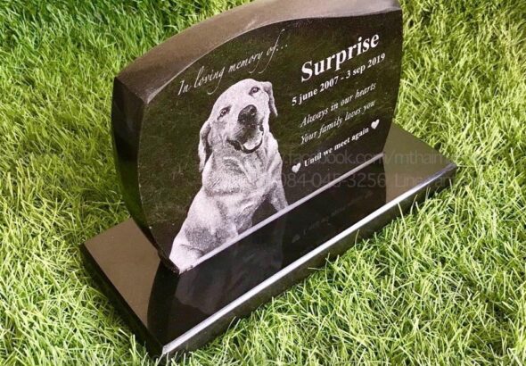 ป้ายเลเซอร์หินแกรนิต สัตว์เลี้ยง เจียรโค้งขัดเงาฐานตั้ง มี 2 ขนาดให้เลือก