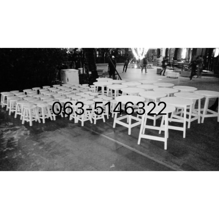 ชุดโต๊ะสีขาววงกลม พร้อมเก้าอี้