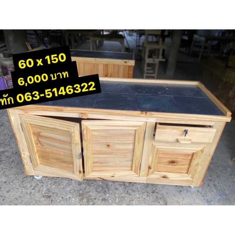 เคาน์เตอร์วางของปูกระเบื้องสีดำ