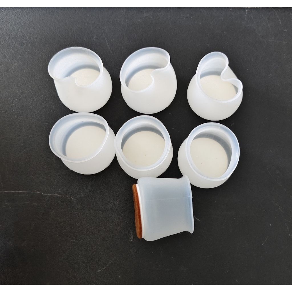 ยางซิลิโคนรองขาโต๊ะ กันลื่น ป้องกันรอย ขนาดมาตรฐาน สินค้าพร้อมส่ง